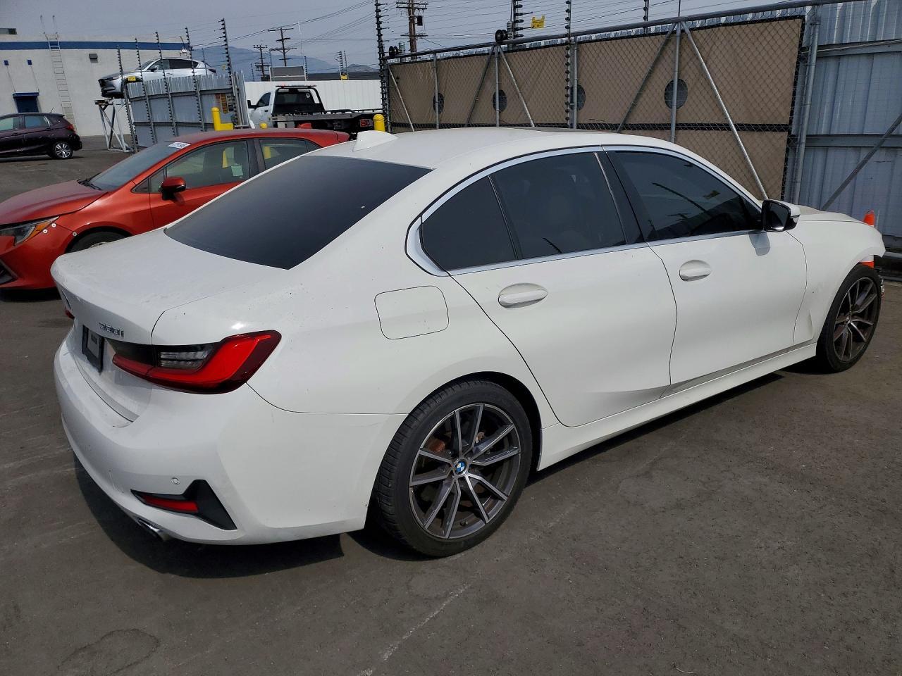 2019 BMW 330I - Фото 3
