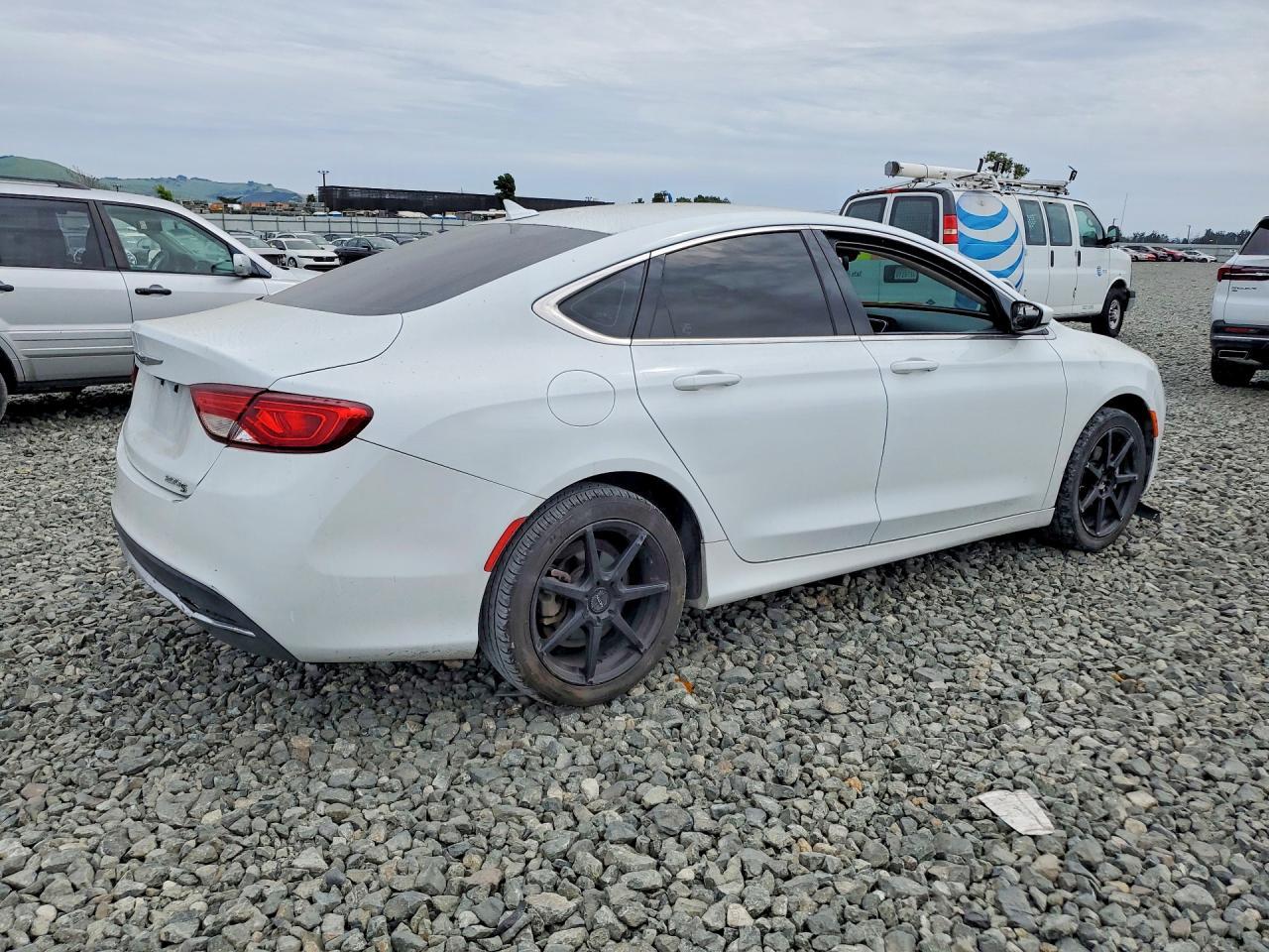 2016 Chrysler 200 Limited - Фото 3