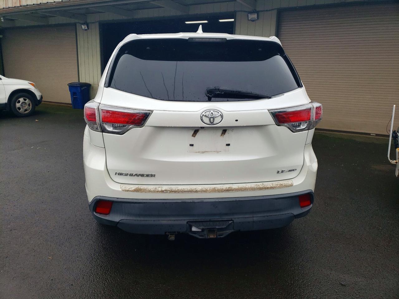 2016 Toyota Highlander Le Plus - Image 6