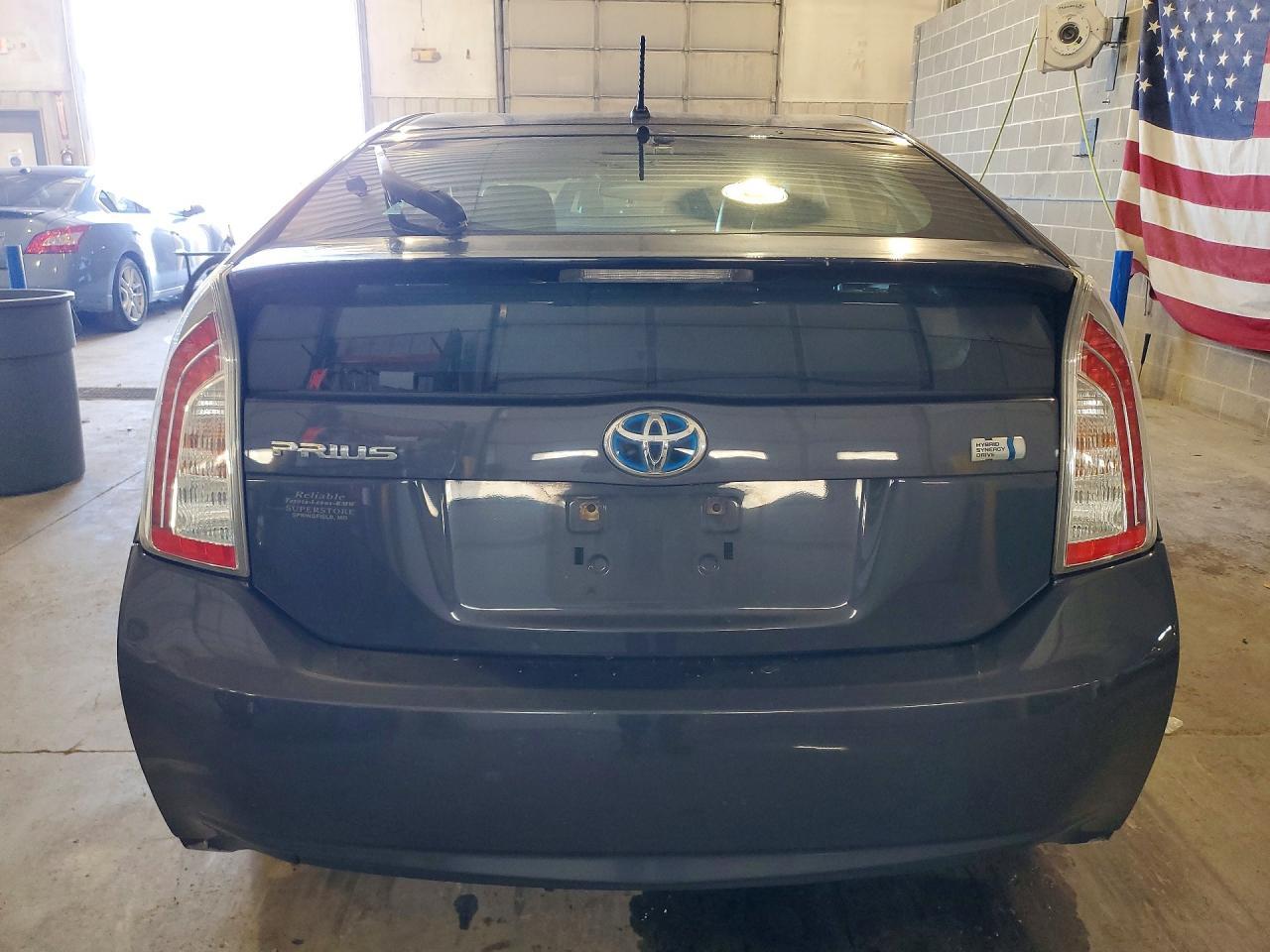 2013 Toyota Prius Two - Фото 6