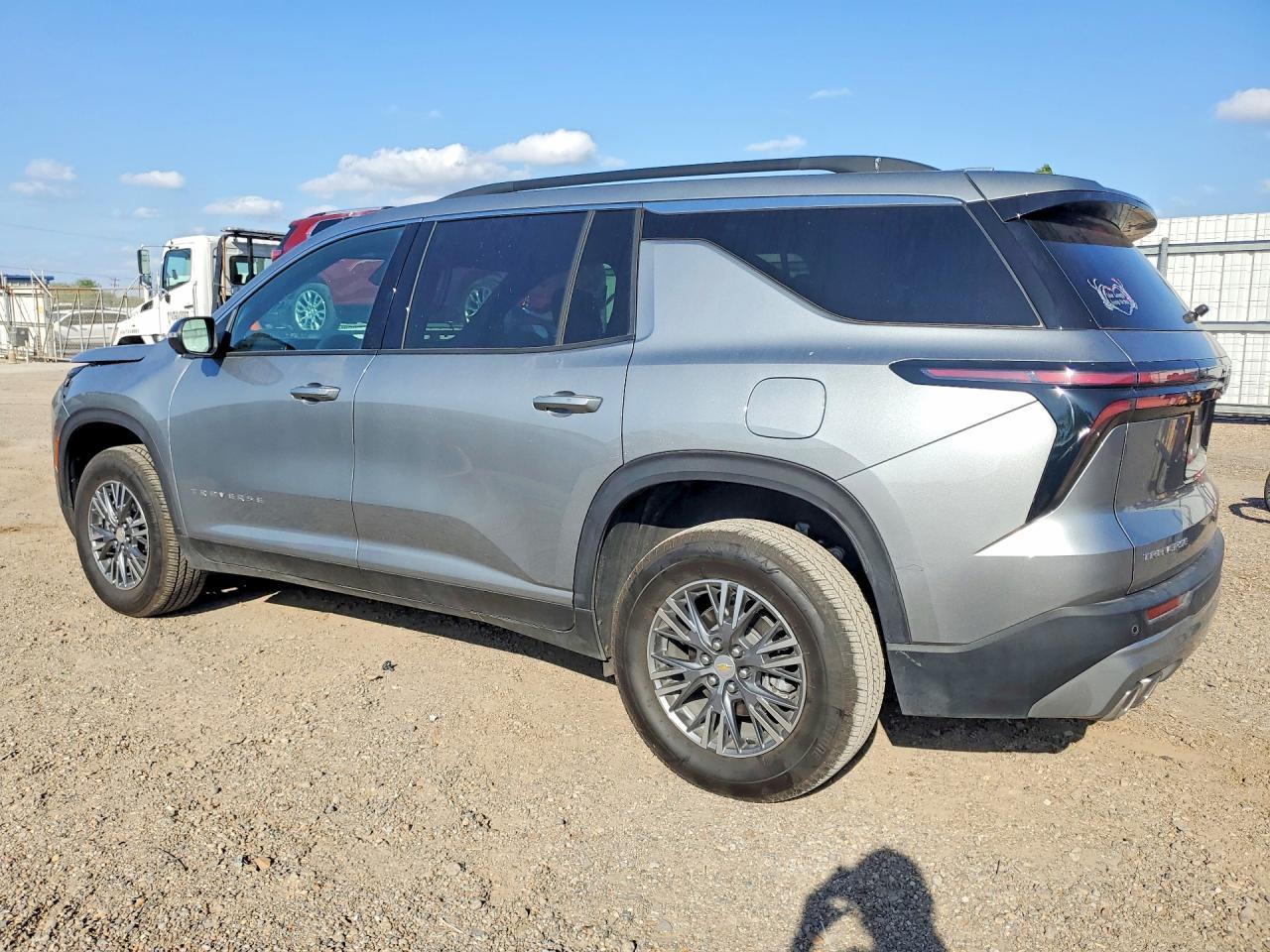 2025 Chevrolet Traverse Lt - Фото 2