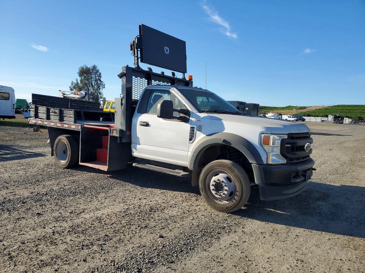 2021 Ford F550 Super Super Duty Flatbed Truck - Фото 4