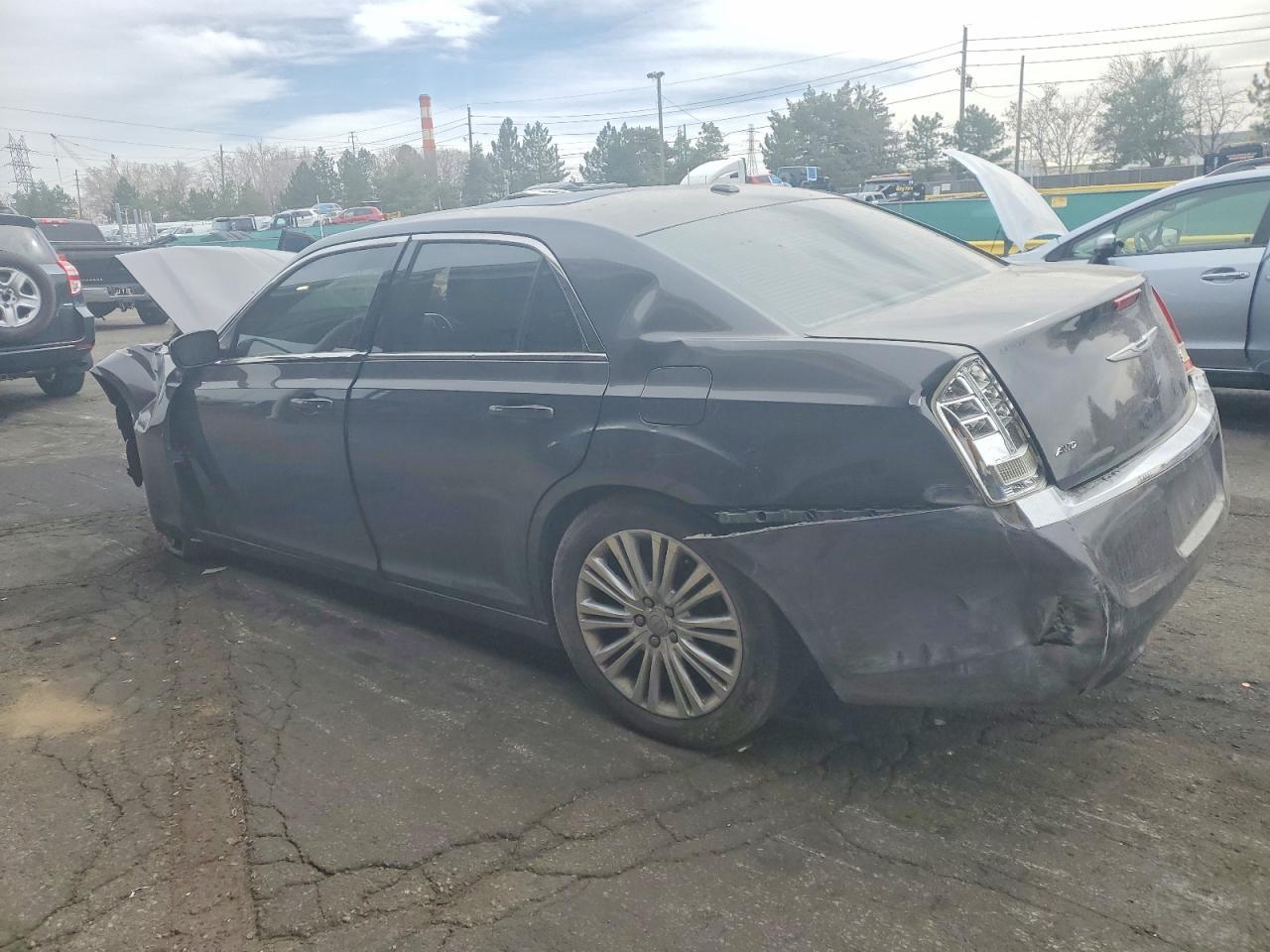 2013 Chrysler 300 - Фото 2