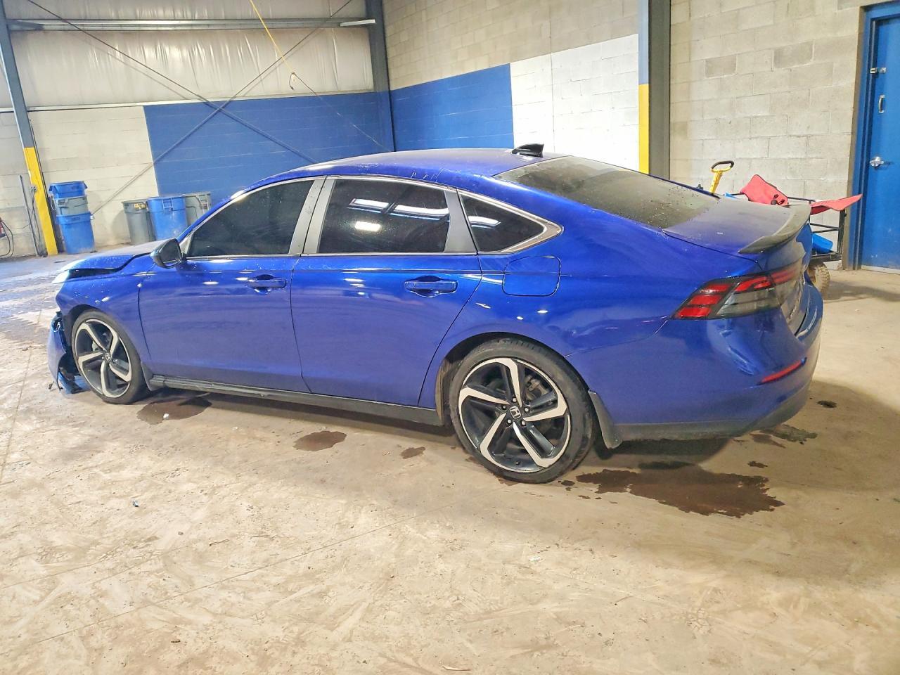 2023 Honda Accord Hybrid Sport - Image 2