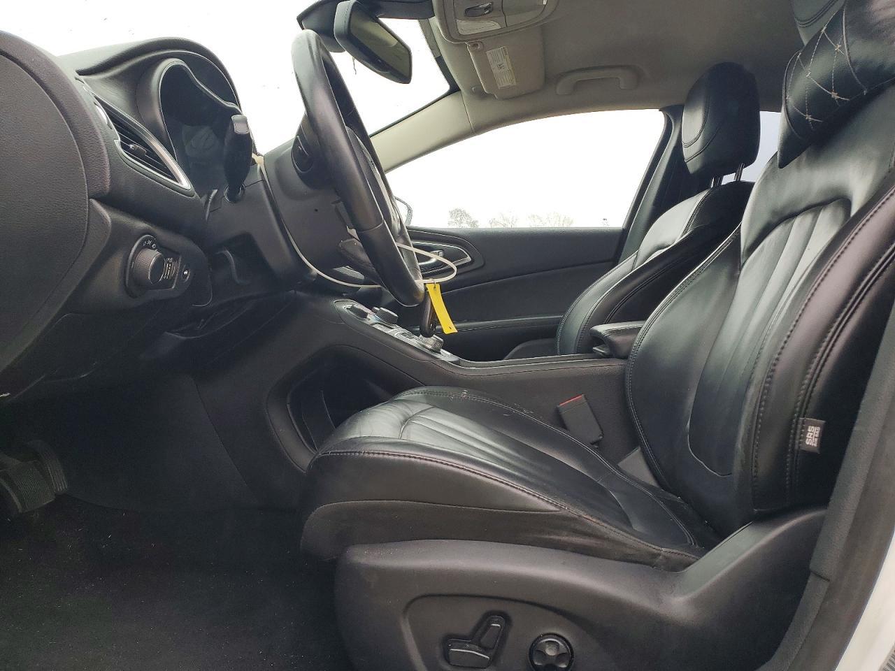 2017 Chrysler 200 - Image 7