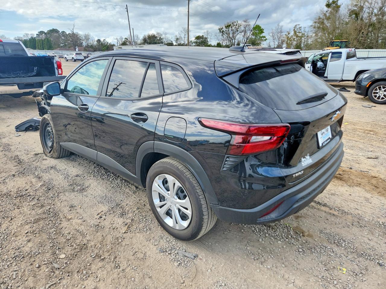 2025 Chevrolet Trax Ls - Фото 2