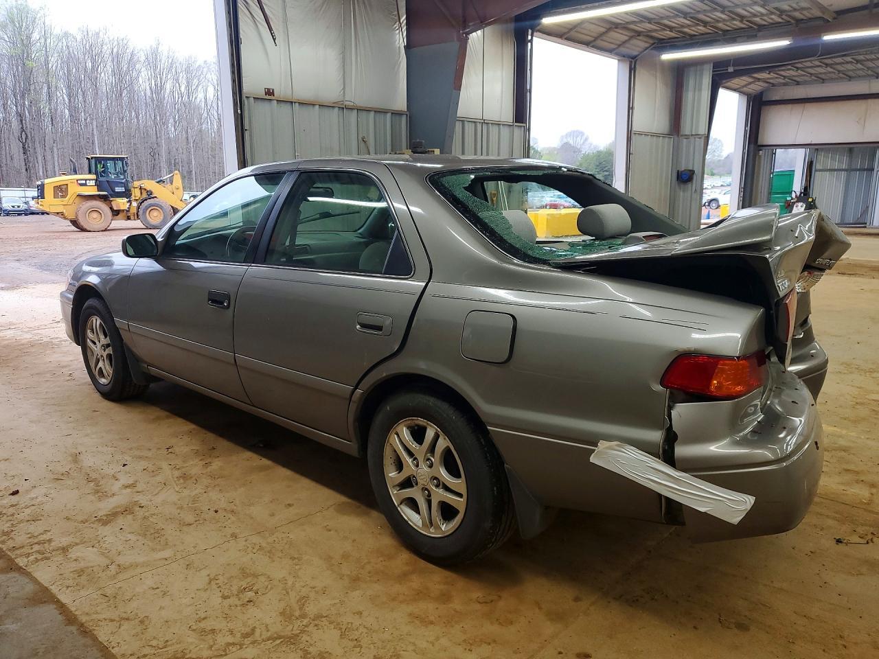2001 Toyota Camry Le - Image 2