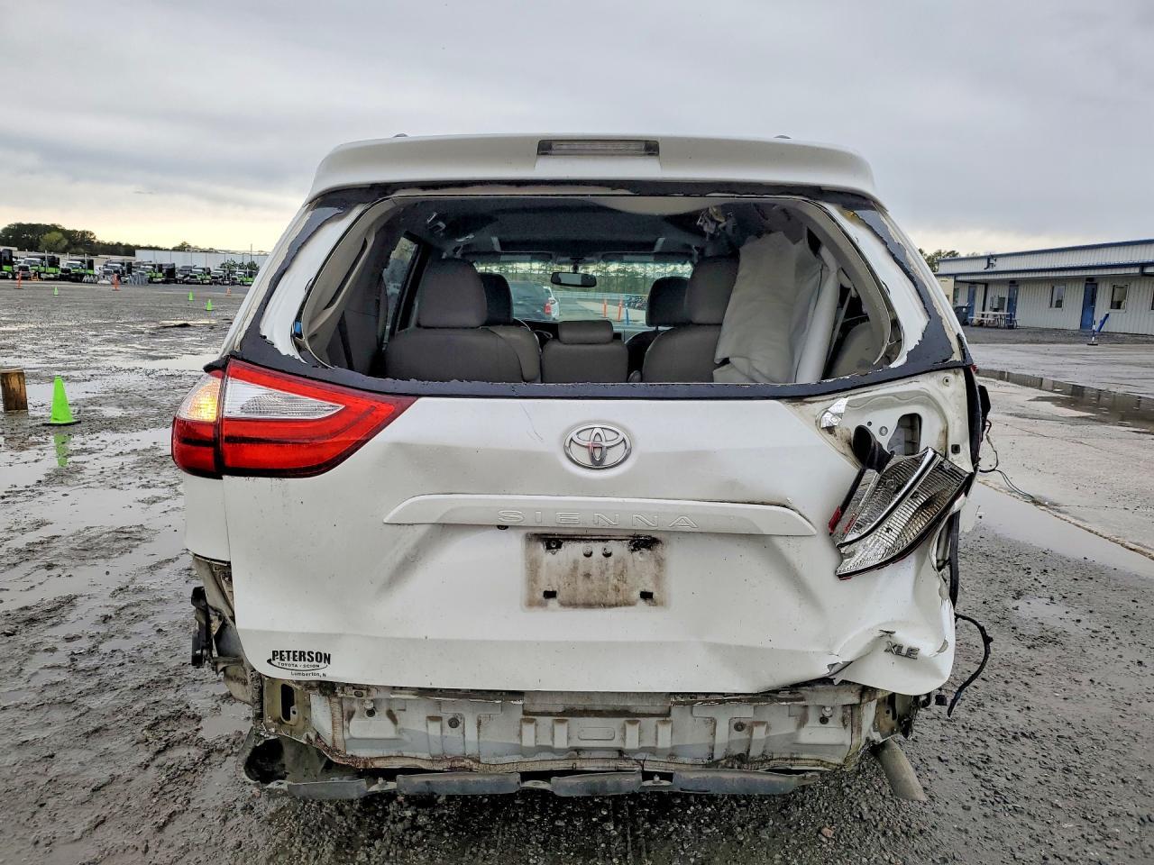 2015 Toyota Sienna Xle 8-Passenger - Фото 6