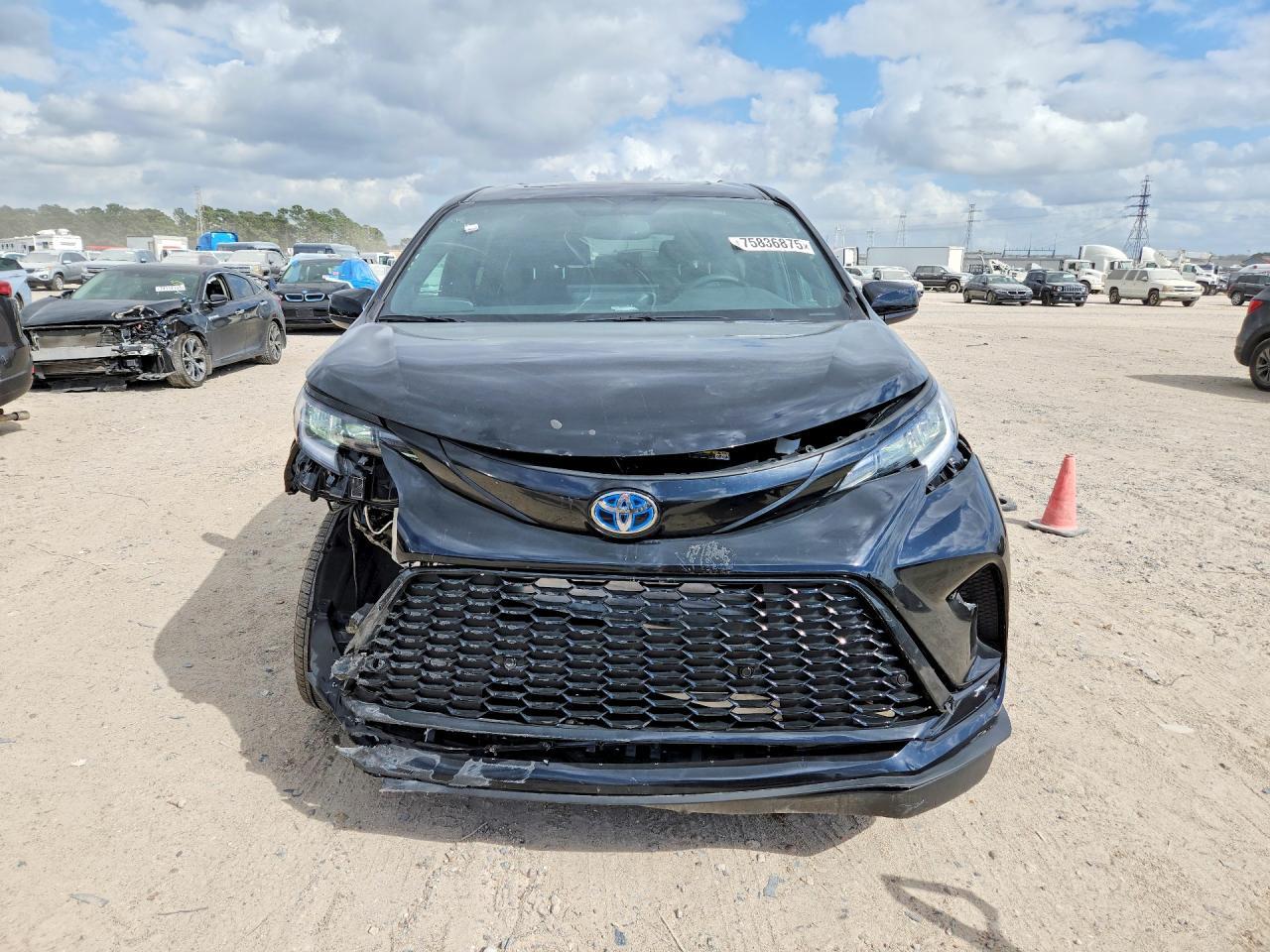 2025 Toyota Sienna Xse 7-Passenger - Image 5