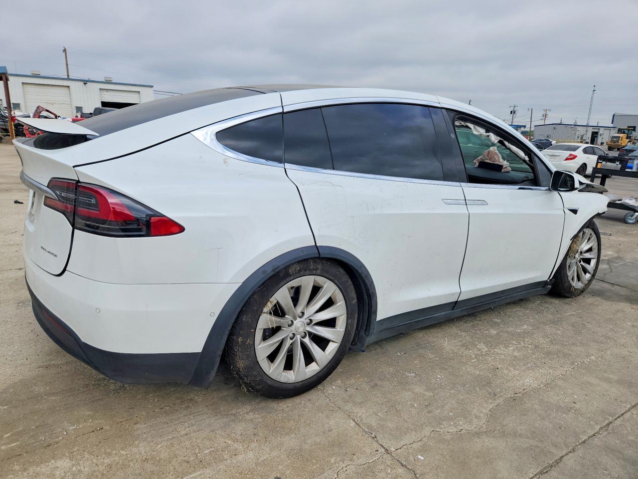 2020 Tesla Model X - Фото 3