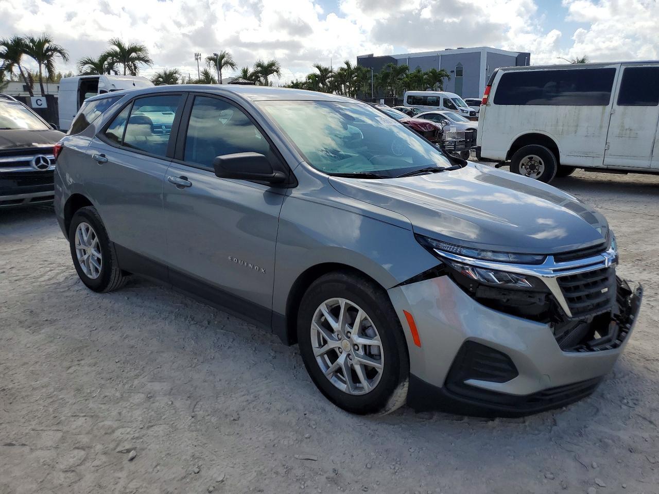 2023 Chevrolet Equinox Ls - Фото 4