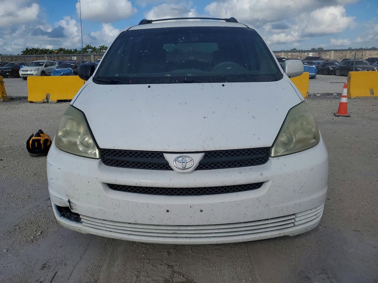 2004 Toyota Sienna Le 7 Passenger - Фото 5
