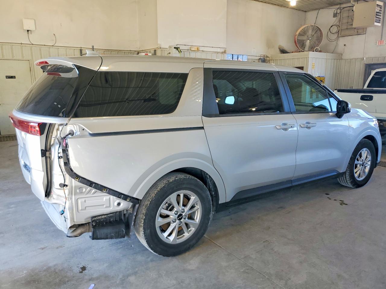 2022 Kia Carnival Lx - Фото 3
