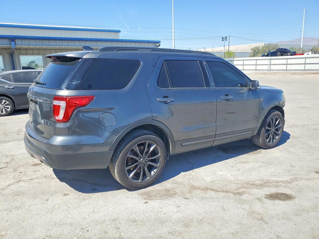 2017 Ford Explorer Xlt - Фото 3