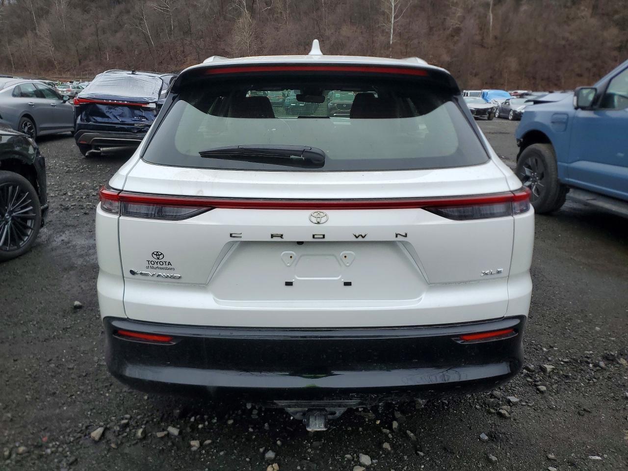 2025 Toyota Crown Signia Xle - Фото 6