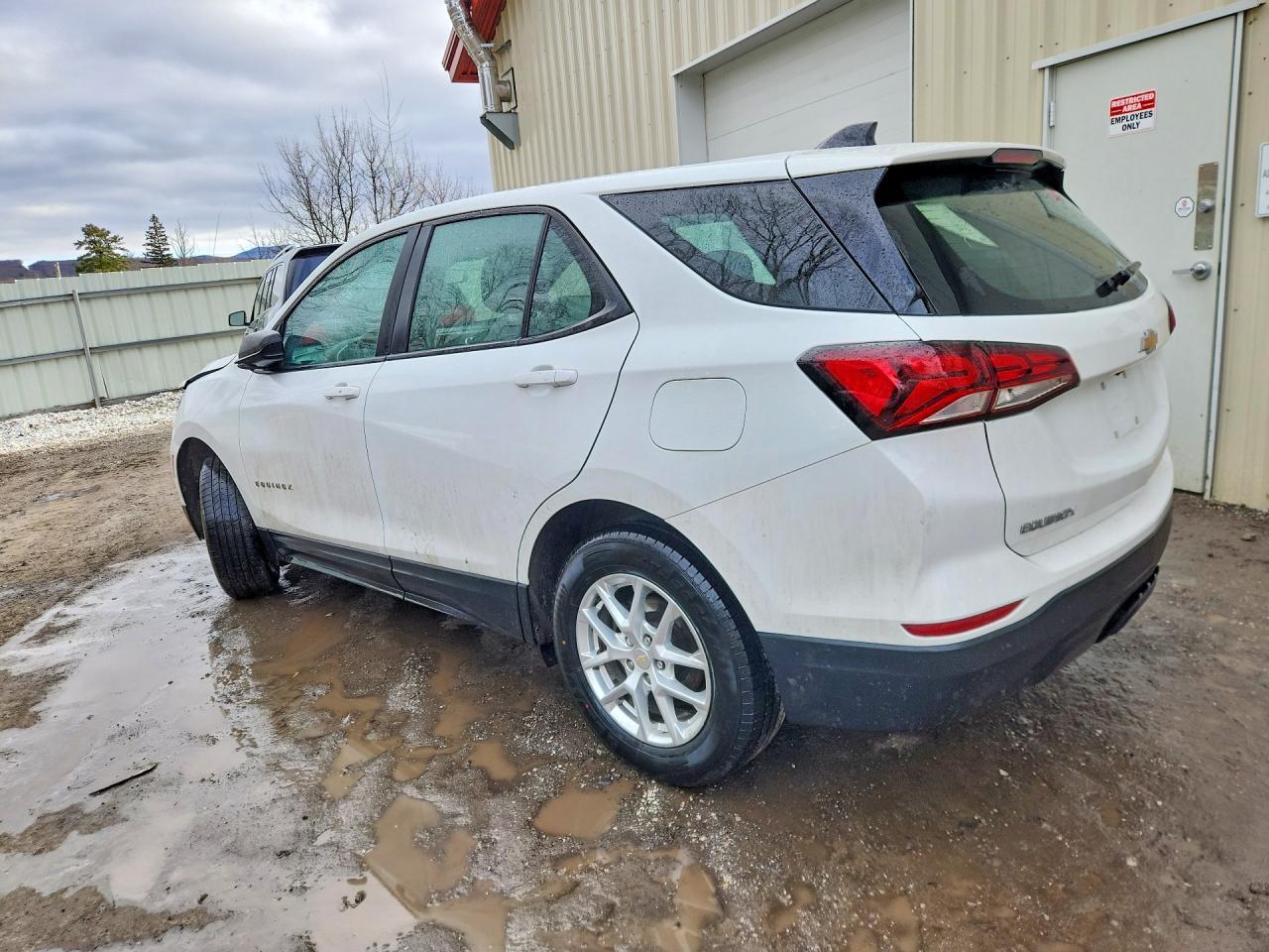 2022 Chevrolet Equinox Ls - Image 2
