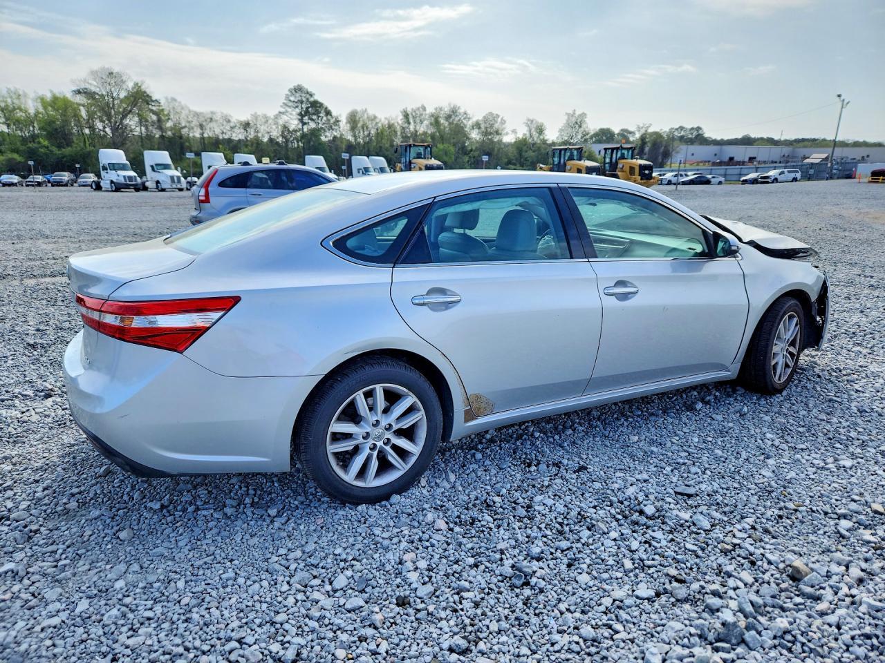 2014 Toyota Avalon Xle - Image 3