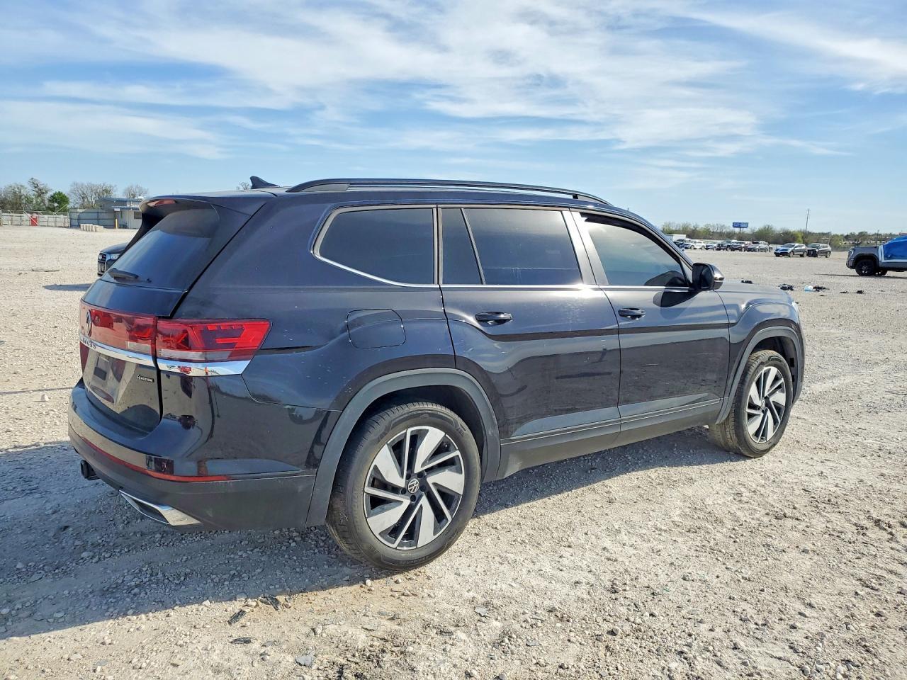 2024 Volkswagen Atlas Se - Image 3