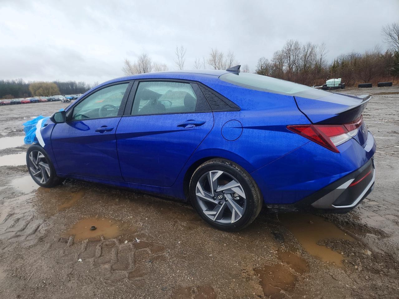 2025 Hyundai Elantra Sel Sport - Image 2