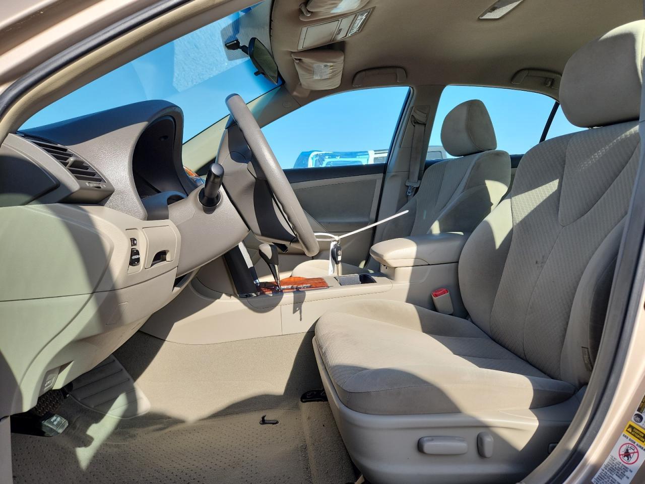 2009 Toyota Camry Le - Image 7