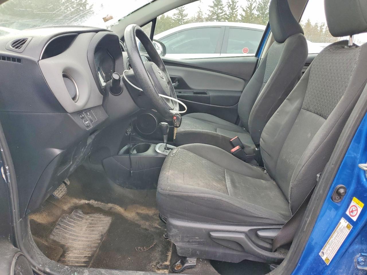 2015 Toyota Yaris 5-Door L - Image 7