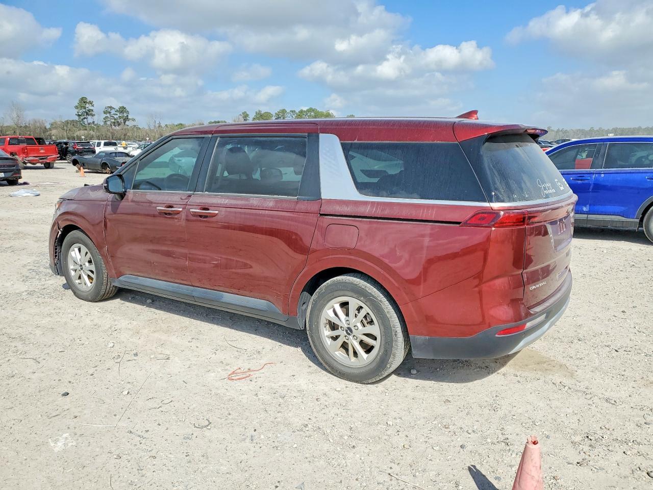 2023 Kia Carnival Lx - Image 2