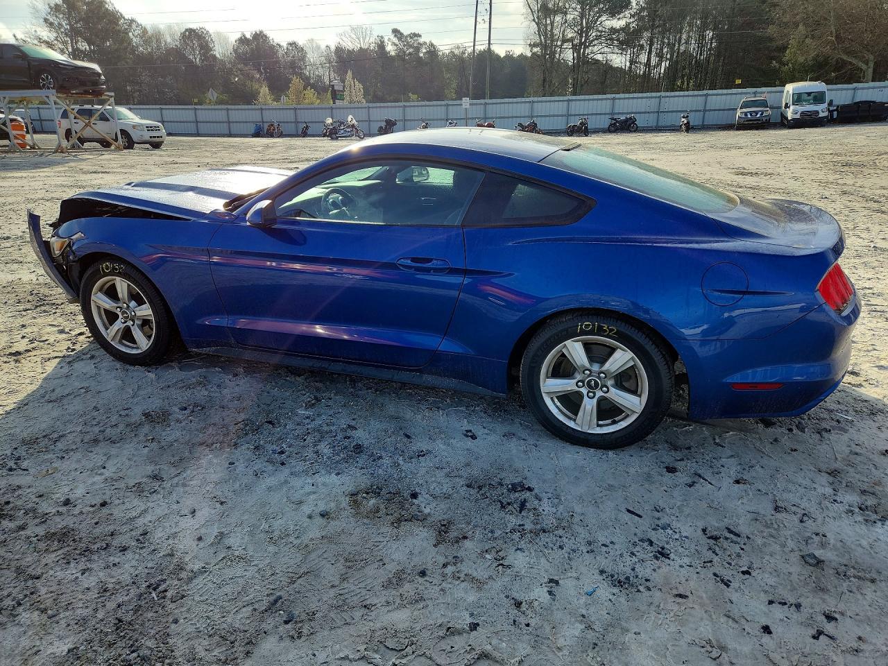 2017 Ford Mustang - Фото 2
