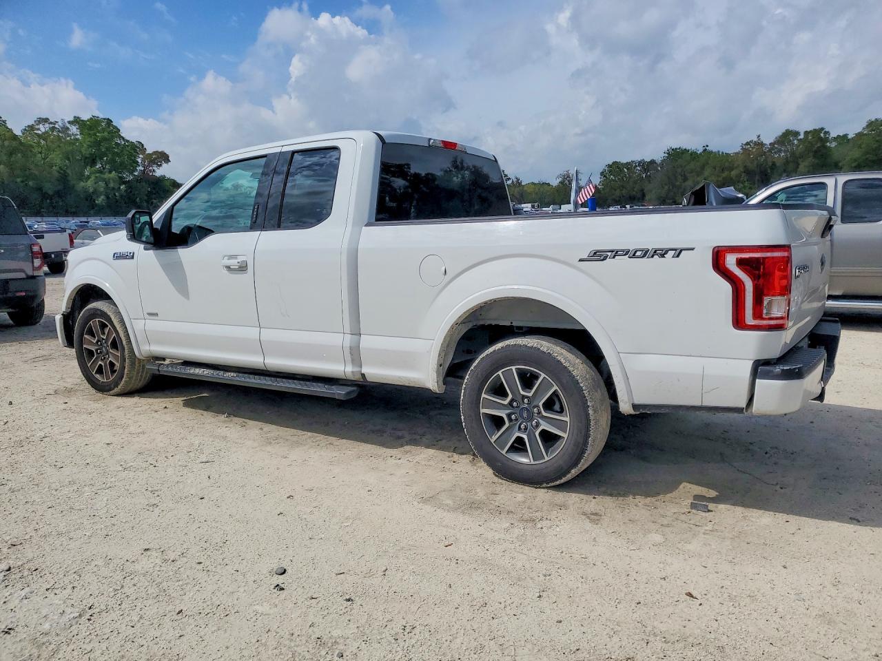 2016 Ford F150 Super Cab - Фото 2