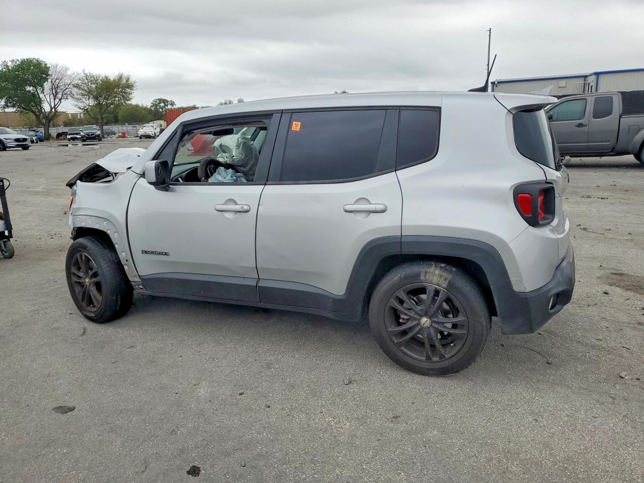 2018 Jeep Renegade Latitude - Фото 2