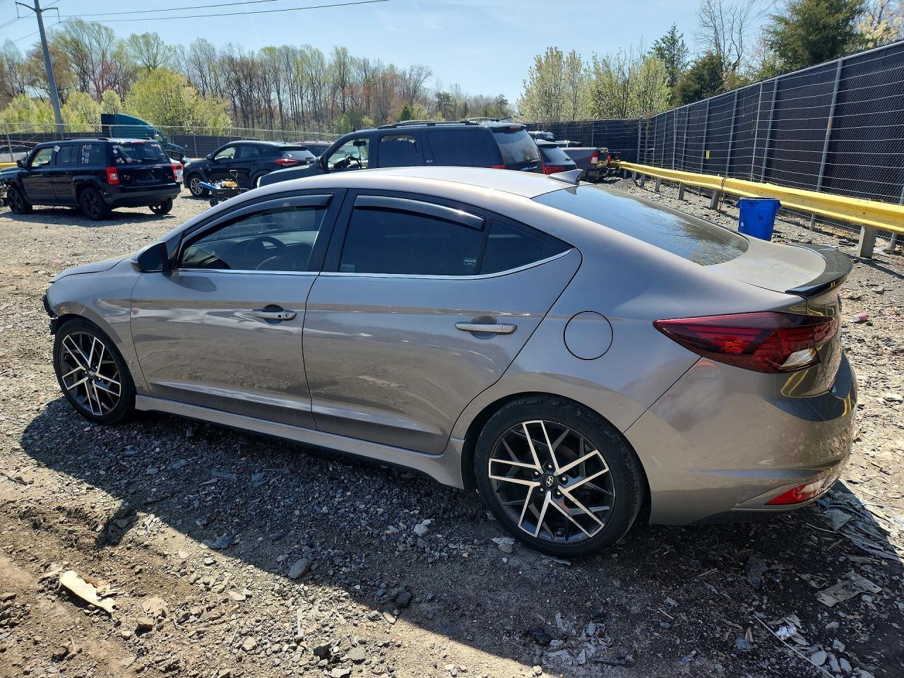 2020 Hyundai Elantra Sport - Фото 2