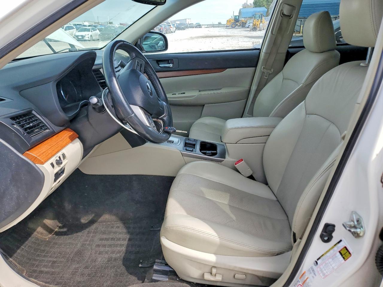 2014 Subaru Outback 2.5I Limited - Image 7