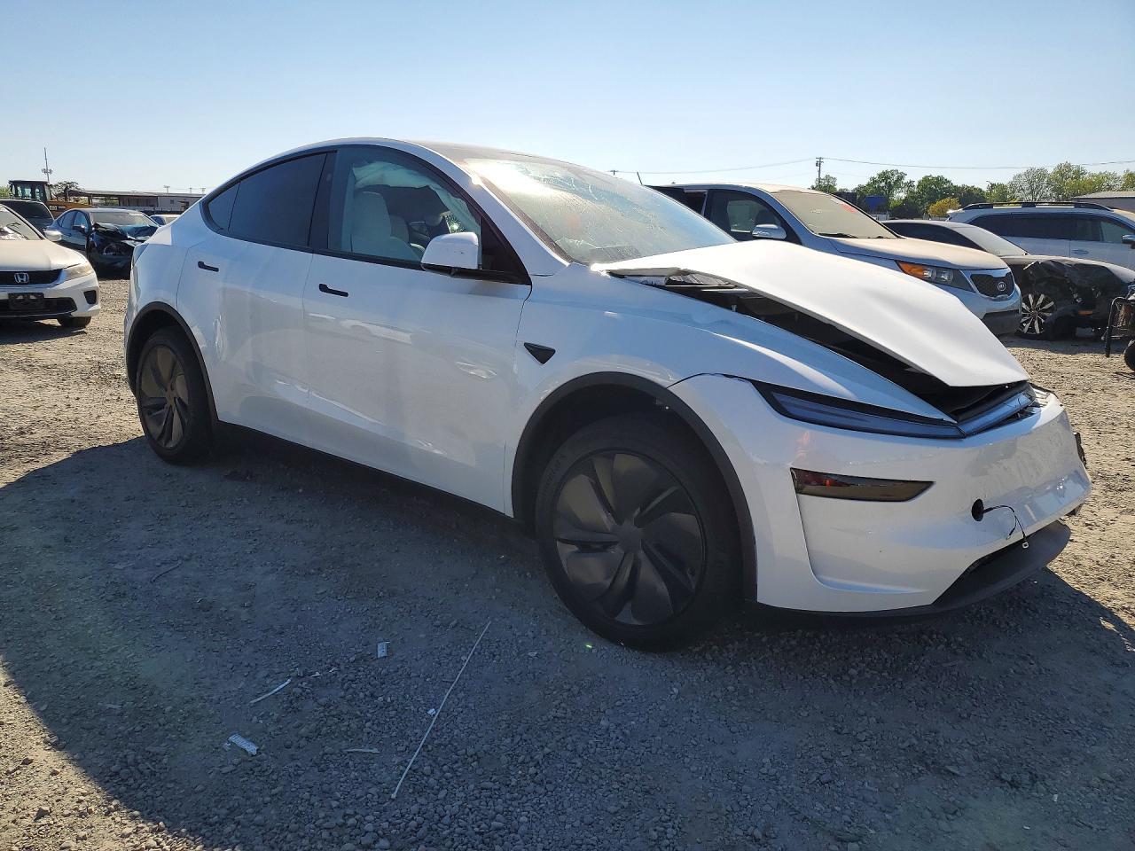 2026 Tesla Model Y - Фото 4
