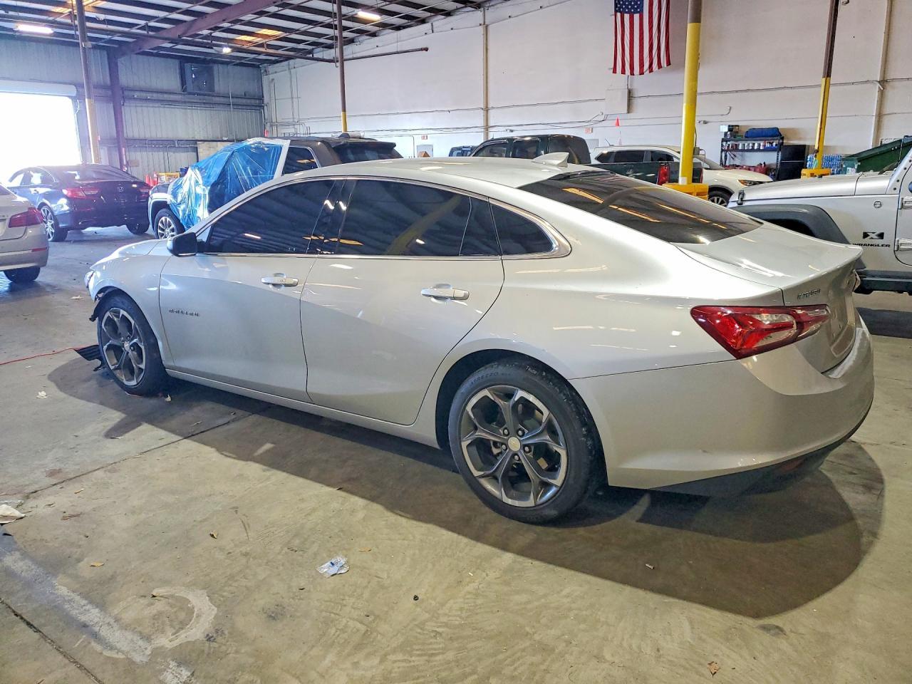 2022 Chevrolet Malibu Lt - Фото 2