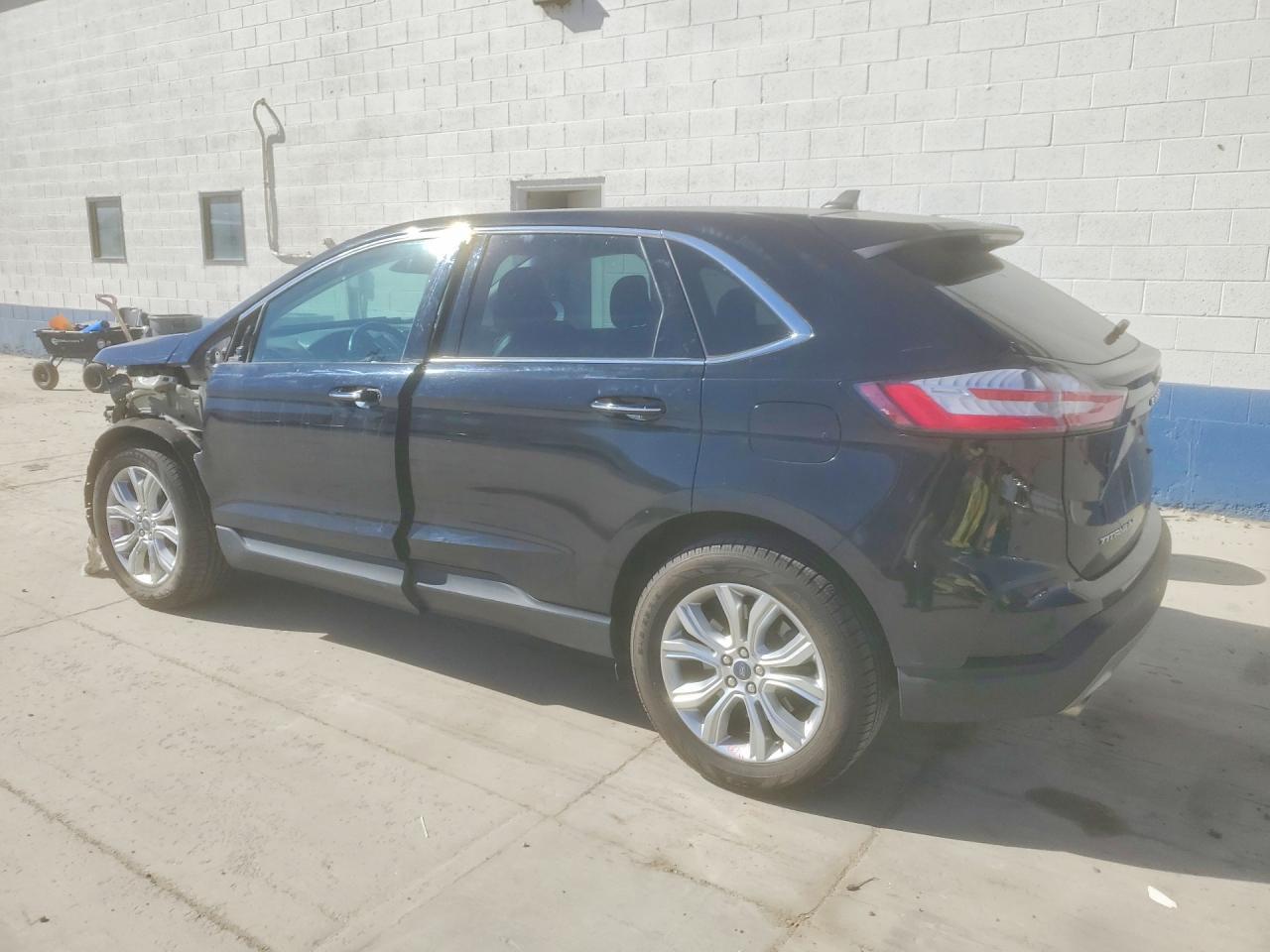 2022 Ford Edge - Image 2