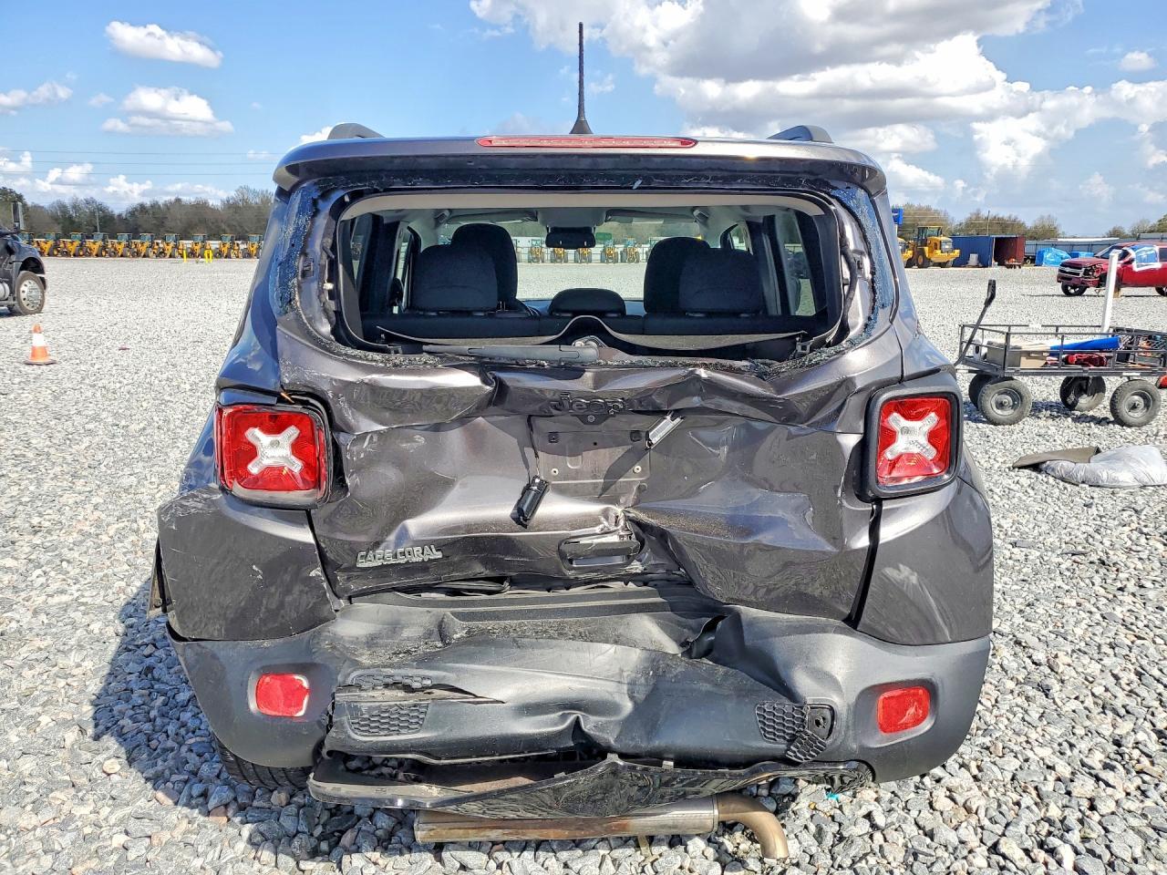 2018 Jeep Renegade Latitude - Image 6