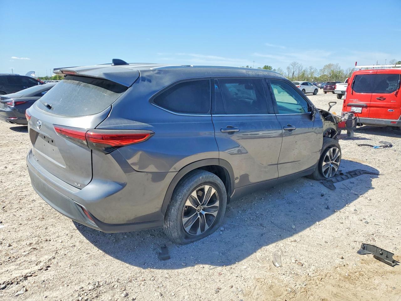 2022 Toyota Highlander Xle - Фото 3