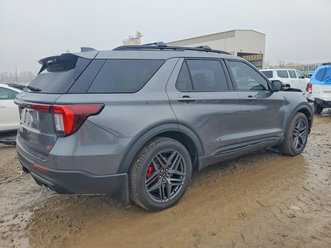 2025 Ford Explorer St - Image 3