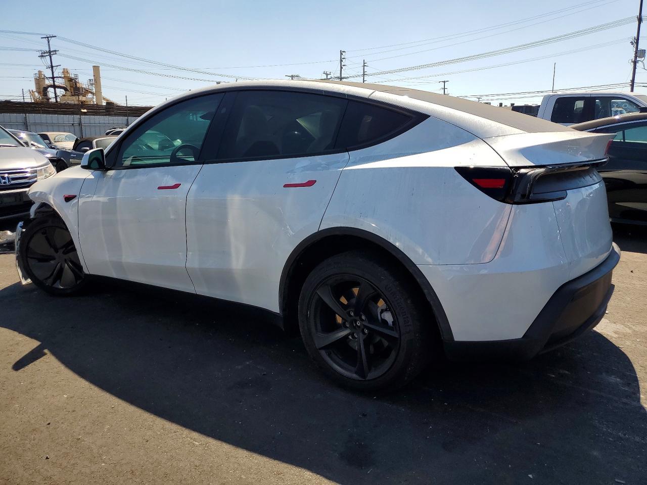 2026 Tesla Model Y - Фото 2