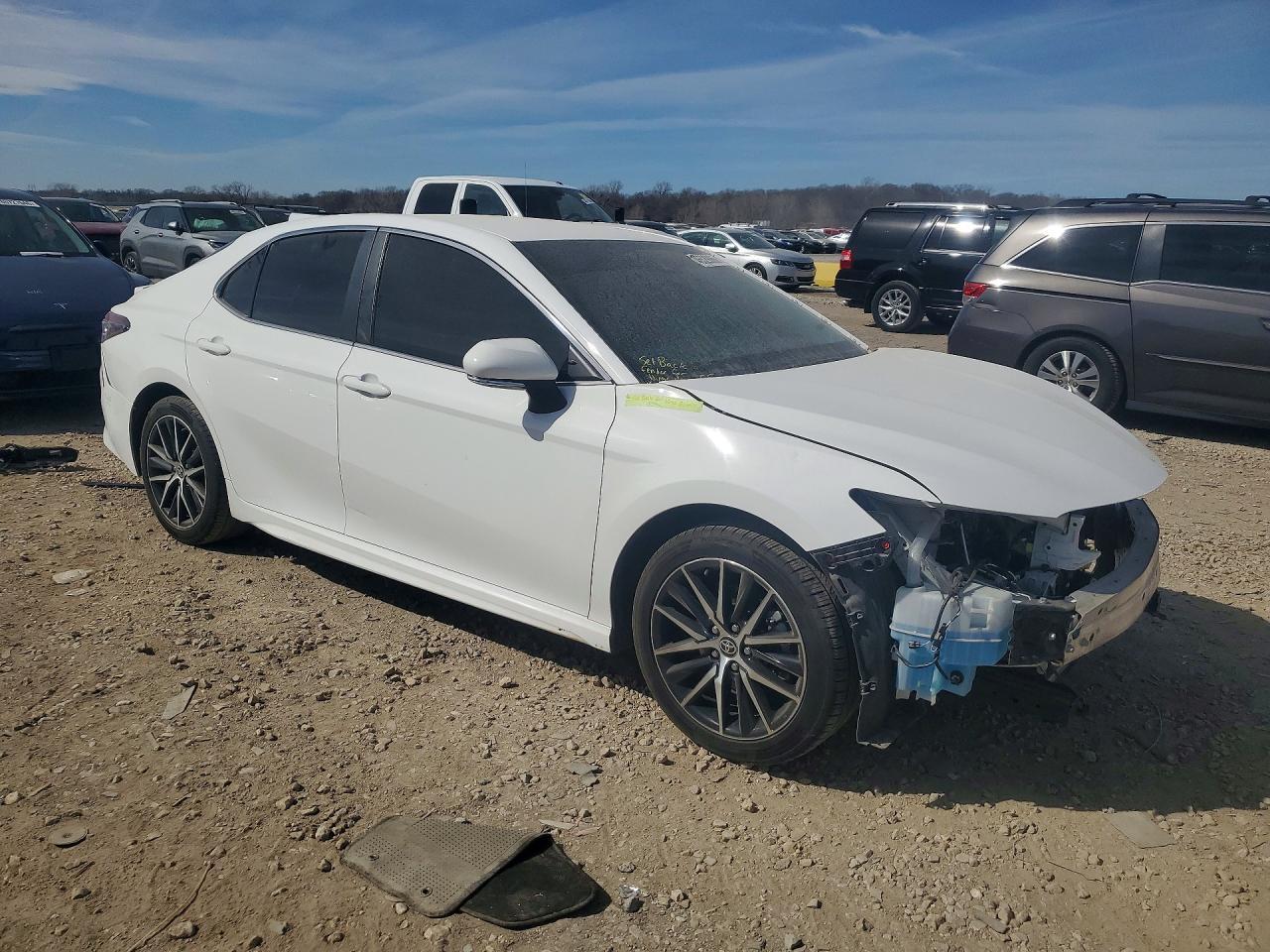 2024 Toyota Camry Se - Image 4