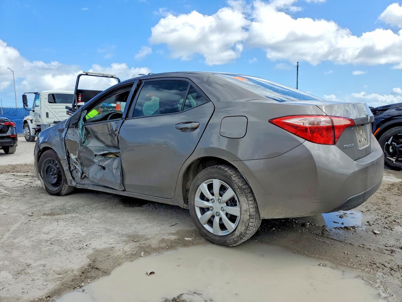 2019 Toyota Corolla Le - Фото 2