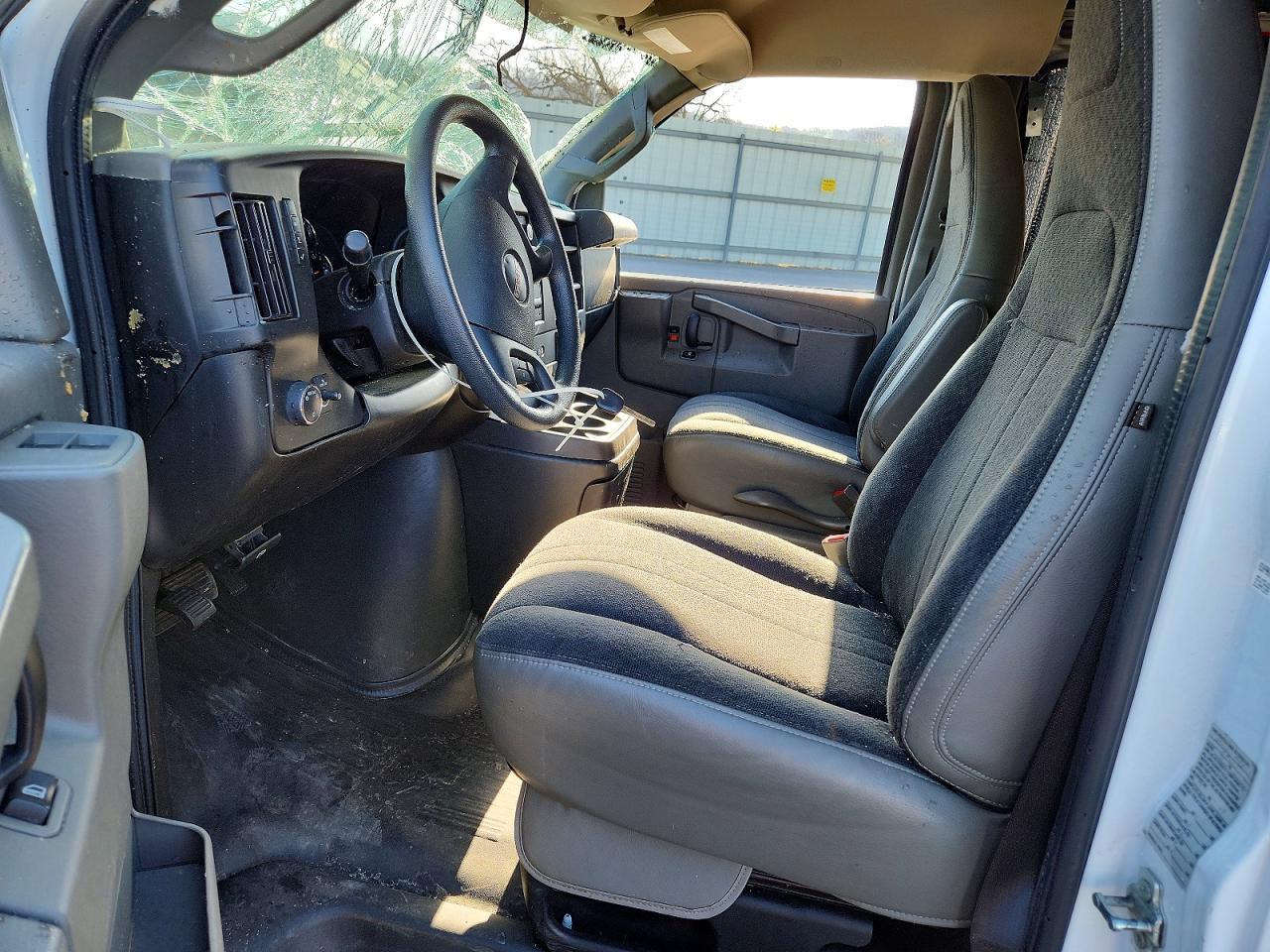 2020 GMC Savana 2500 Cargo Delivery Van - Image 7