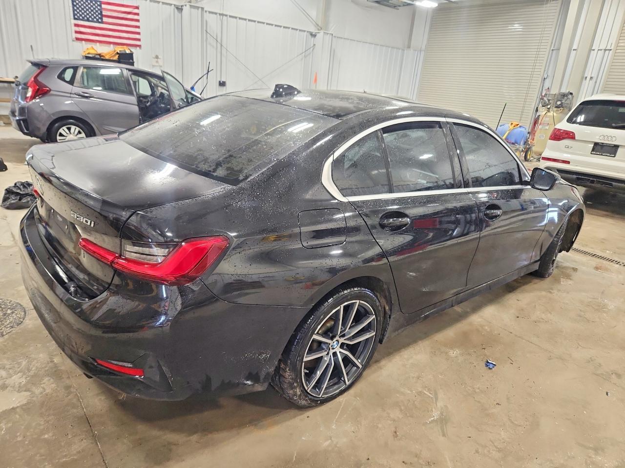 2019 BMW 330I - Фото 3