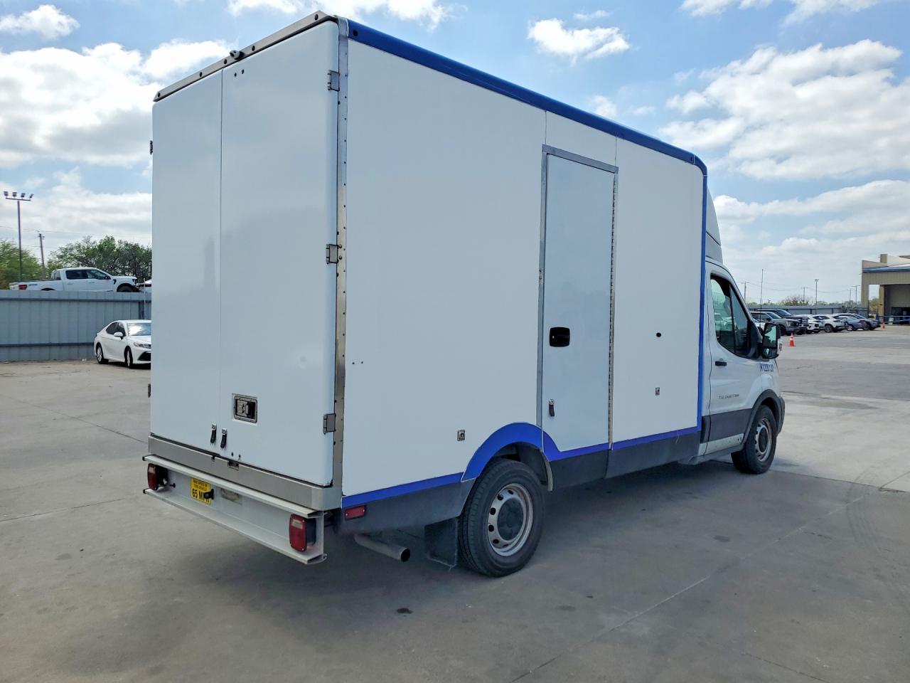 2022 Ford Transit Delivery Truck - Фото 3