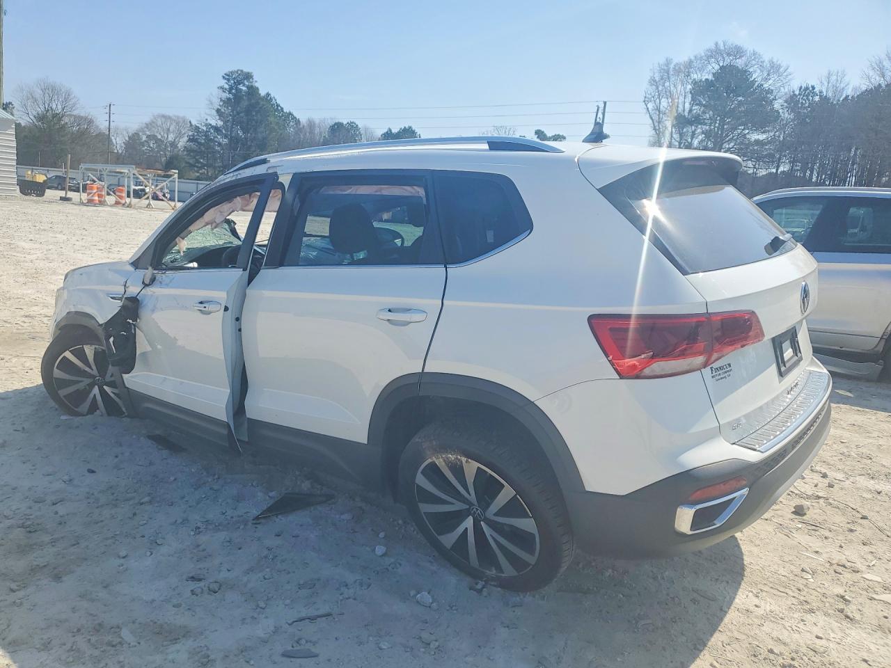 2024 Volkswagen Taos Se - Фото 2