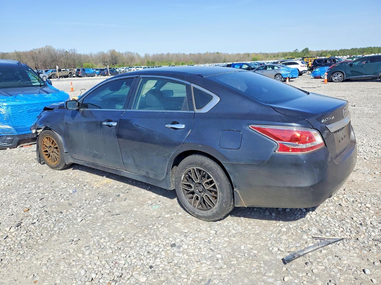 2014 Nissan Altima 2.5 S - Image 2