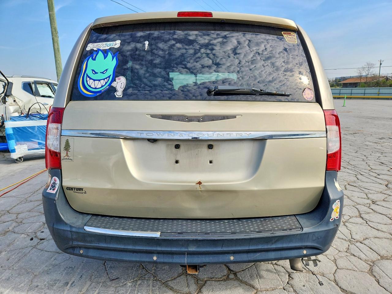 2012 Chrysler Town & Country Touring L - Фото 6