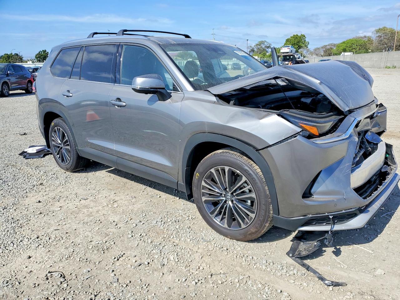 2025 Toyota Grand Highlander Hybrid Max Platinum - Image 4