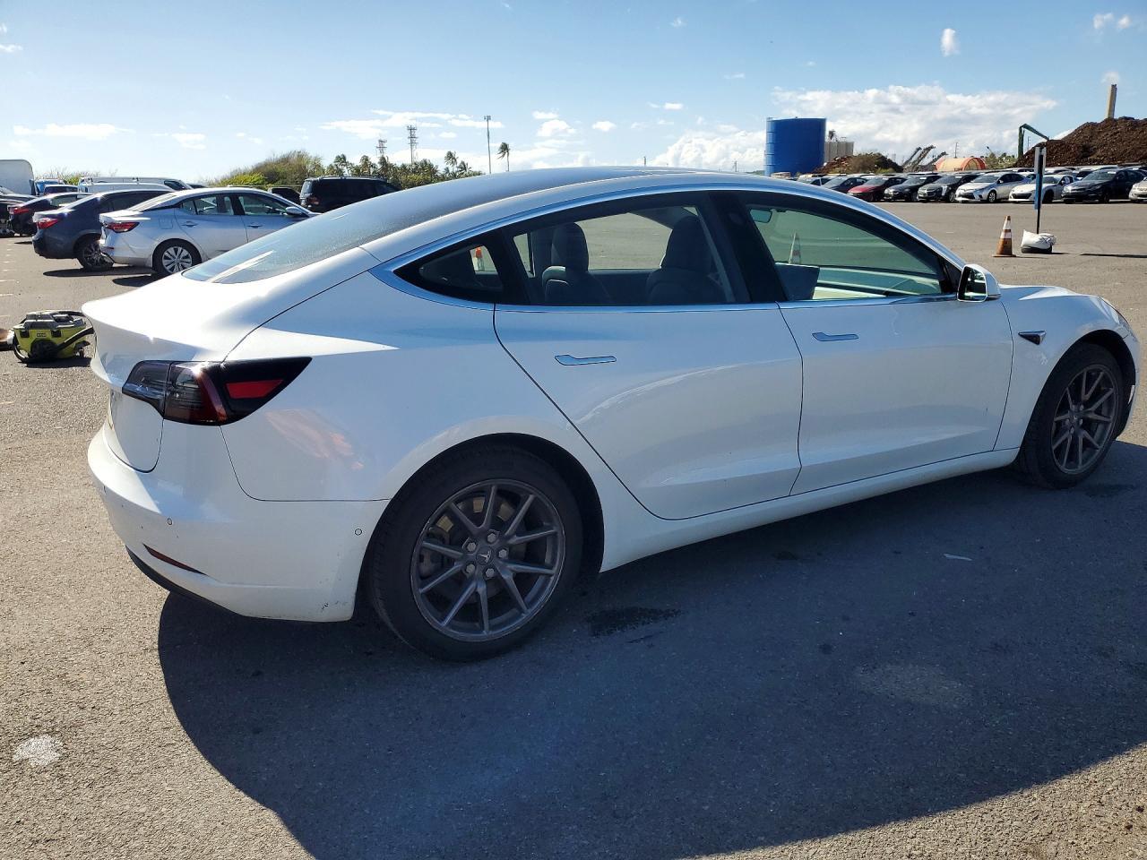 2018 Tesla Model 3 - Image 3