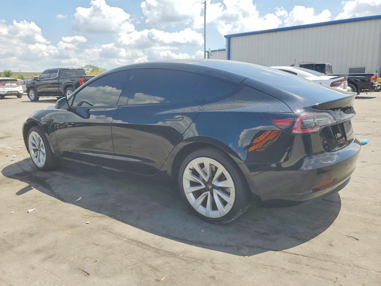 2023 Tesla Model 3 - Фото 2