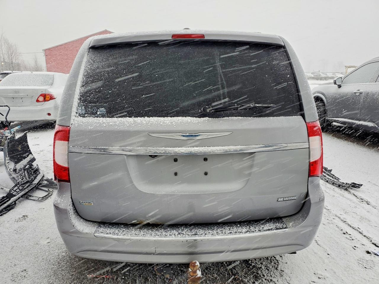 2015 Chrysler Town & Country Touring - Фото 6